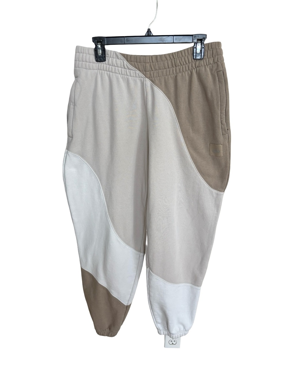 ALO Yoga Women’s Ivory/Bone/Gravel Make Waves Sweatpant Sz M